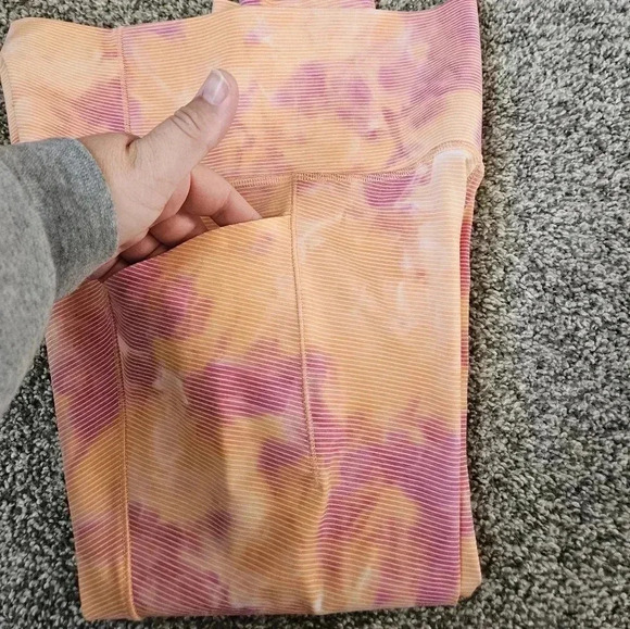 Athleta Salutation Stash Pocket II Capri Leggings Island Coral Small - Picture 5 of 9